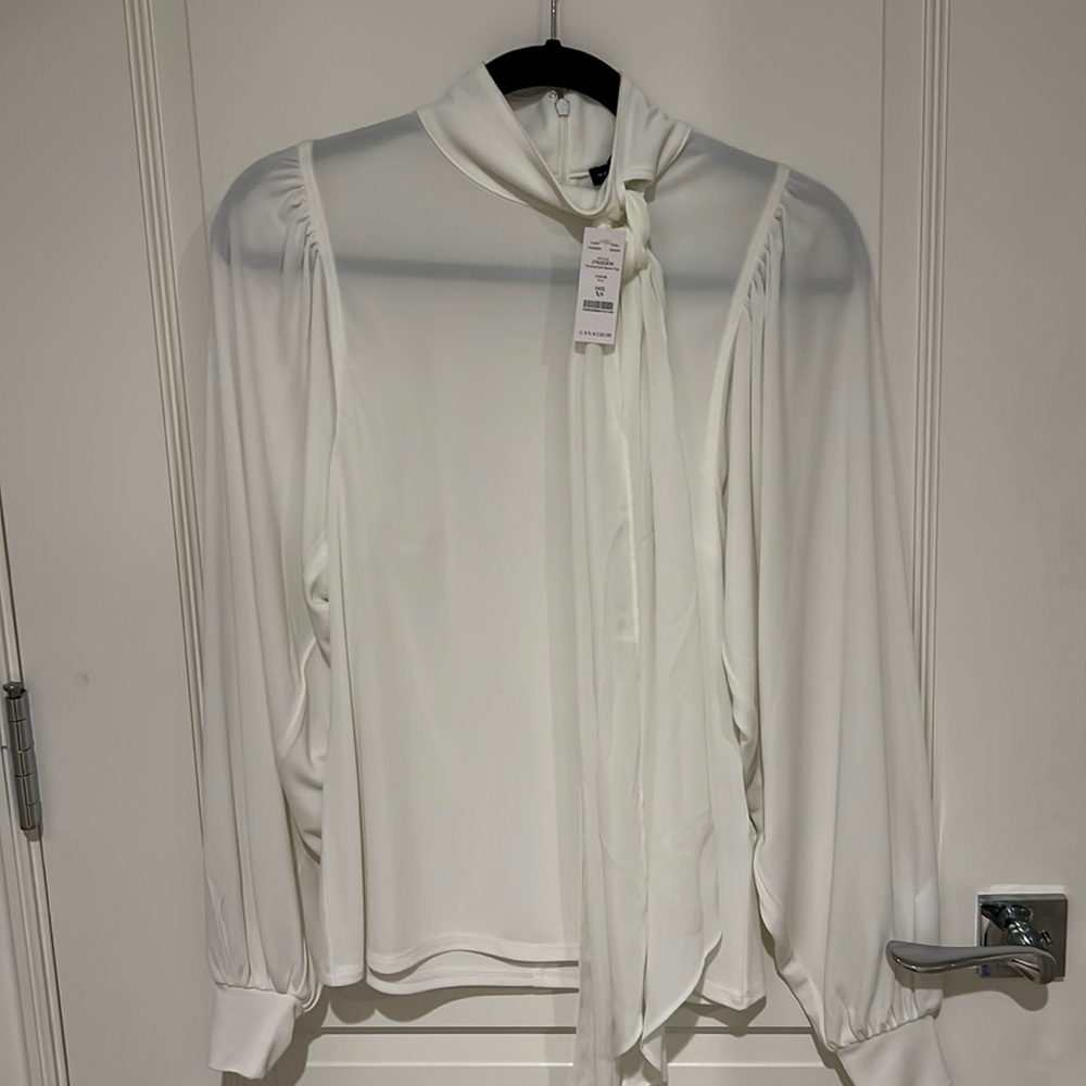 White House, Black market white blouse